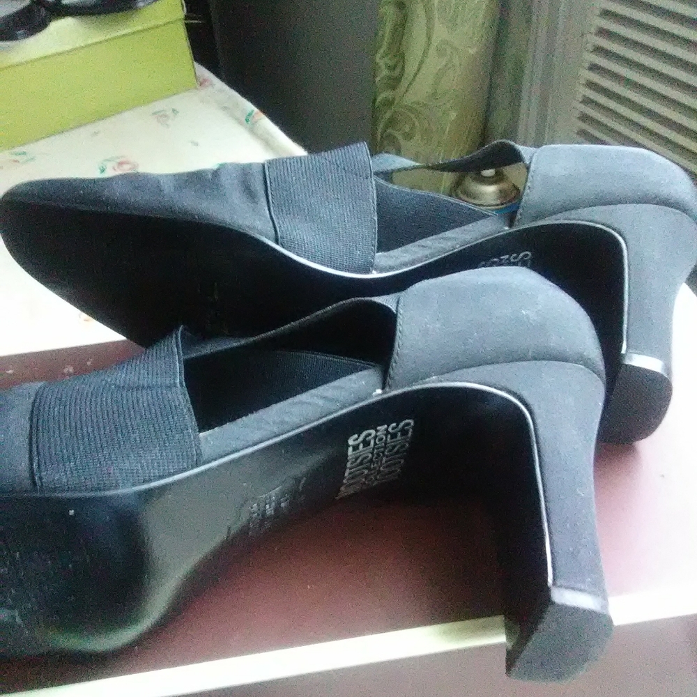 Shoe - Picture 3 of 3
